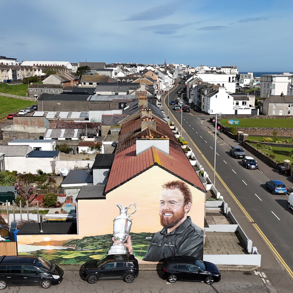 A house near the entrance of Royal Portrush has created a Shane Lowry mural ahead of the Open Championship.

(📸: <a href="/niallcarsonpa/">Niall Carson</a>)