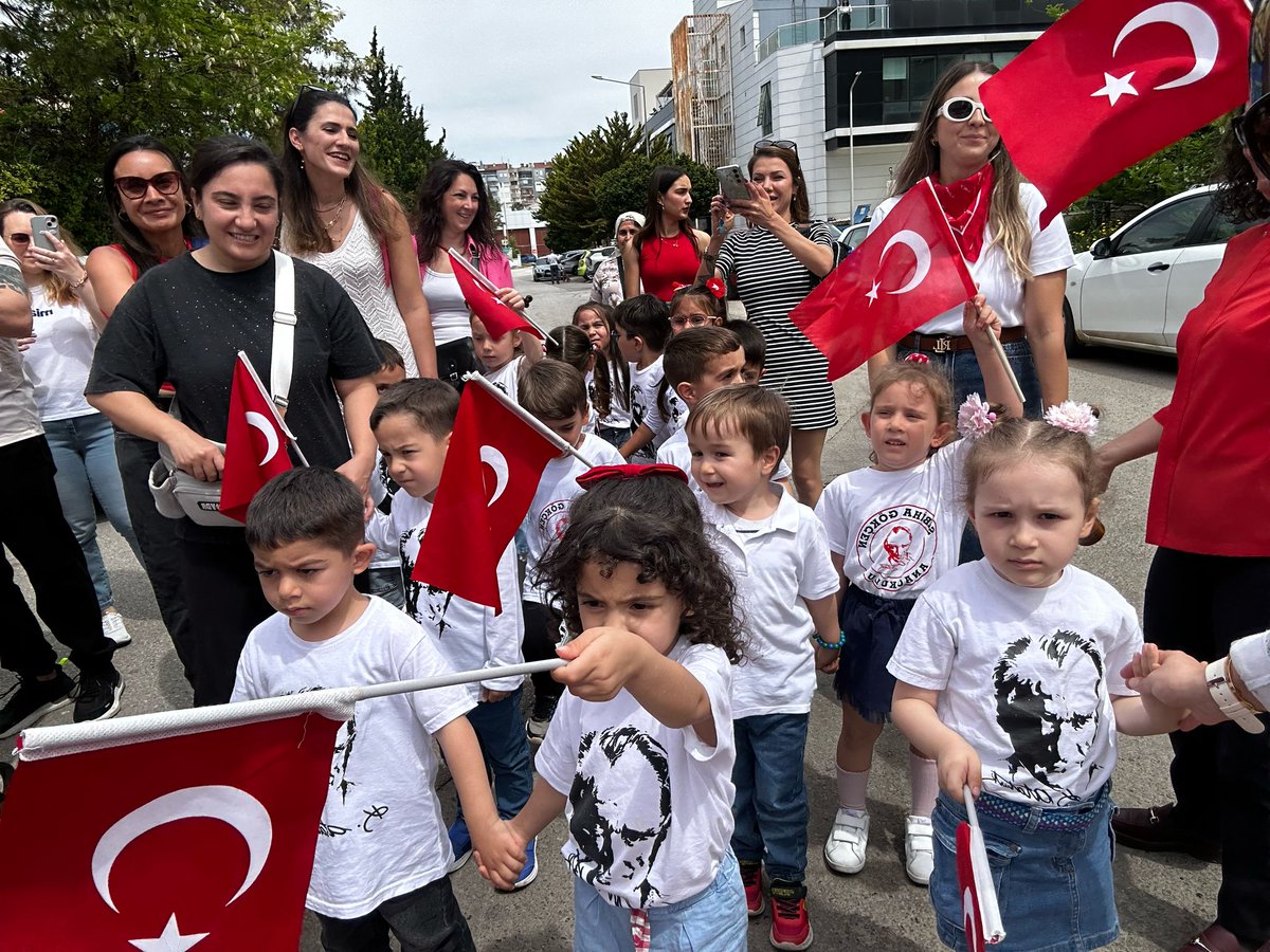 23 Nisan Ulusal Egemenlik ve Çocuk Bayramımızın 105.yılını Sultan Efe Ortaokulun'un bando takımı eşliğinde öğrenci, veli, öğretmen ve mahalle sakinlerimizle hep beraber kortej yürüyüşler coşkuyla kutladık
<a href="/antalyamem07/">Antalya İl Millî Eğitim Müdürlüğü</a> <a href="/skaygusuz/">Salih Kaygusuz</a> <a href="/MuratpasaMem/">Muratpaşa İlçe Milli Eğitim Müdürlüğü</a> <a href="/mustafacoskunsu/">m.coskunsu</a> <a href="/fatmatutkunnn/">Fatma Tutkun</a>
