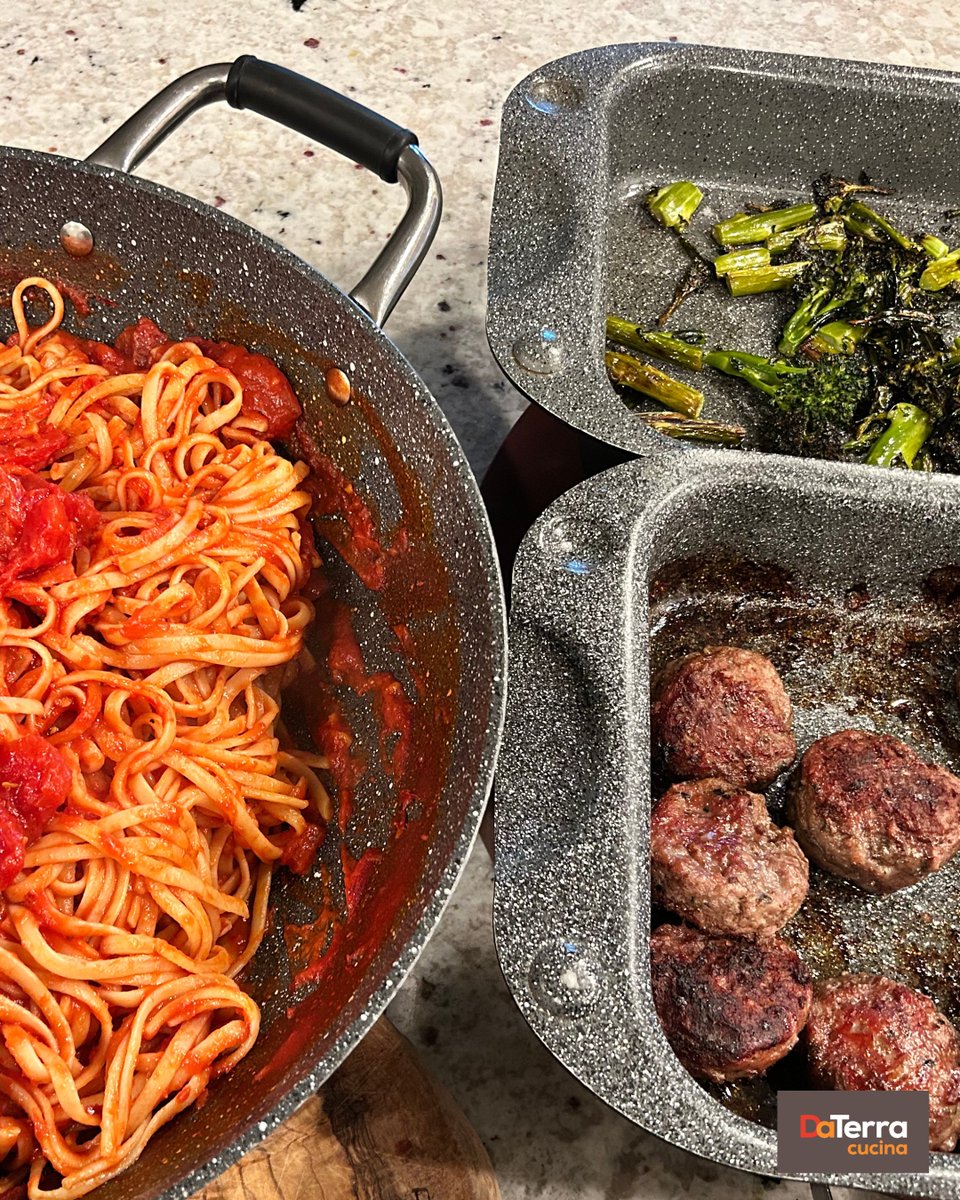 DaTerraCucina's tweet image. What’s our secret to cooking up a massive, family-sized batch of pasta sauce? Our 8Qt Dutch Oven! 

#Frypan #DutchOven #StockPot #PastaSauceMagic #FamilyFeast  #SecretIngredient  #ItalianFlavors #FeedTheFamiglia #KitchenHack #HomemadeGoodness  #DinnerMadeEasy #DaTerraCucina