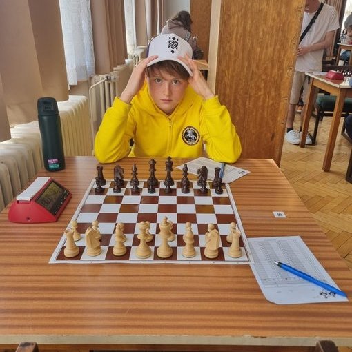 OxCityChess's tweet image. A great performance by Oxford's Noah Bevis playing his first international for England's junior squad in the Czech Republic. His Elo will leap in the May listings. Bravo Noah!