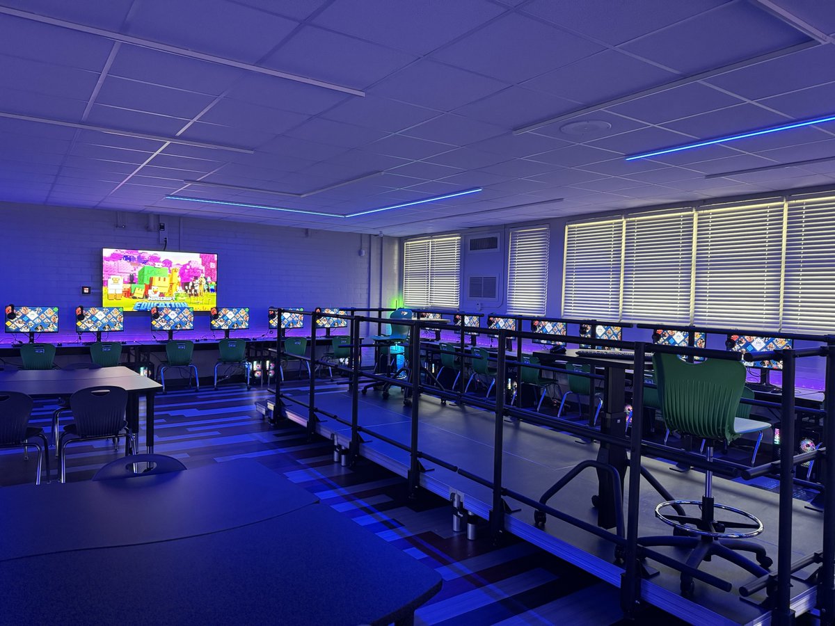 DCPSMinecraft's tweet image. 👀 exciting things are happening... more information to come! 🤭🩵