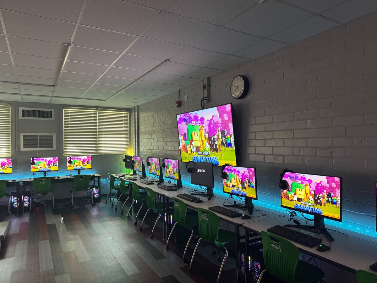 DCPSMinecraft's tweet image. 👀 exciting things are happening... more information to come! 🤭🩵