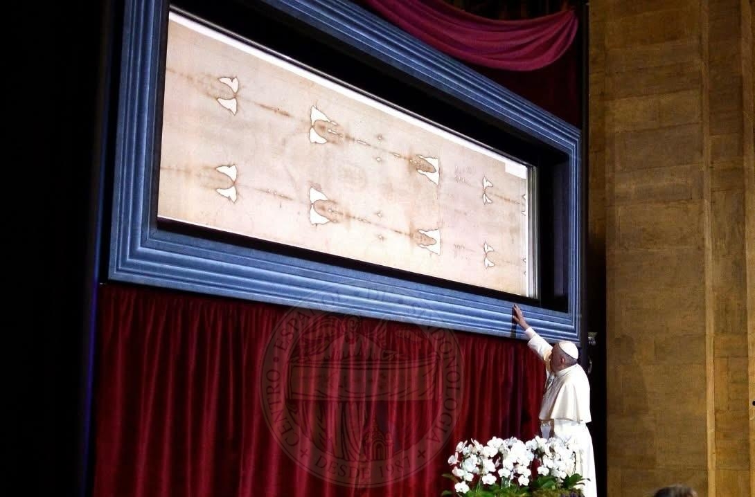El Centro Español de Sindonología lamenta la muerte de Su Santidad el Papa Francisco el pasado día 21 de abril  en su residencia. Elevemos una oración para que goce de la presencia de Dios Padre y de la vida eterna, agradeciéndole su misión apostólica al servicio de la Iglesia.