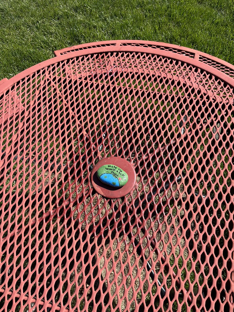 AWMO4thGrade's tweet image. Be on the lookout for our kindness rocks around the community! Thank you @FreezeDaddys for letting us bring joy to your customers 🪨 🍦 😊