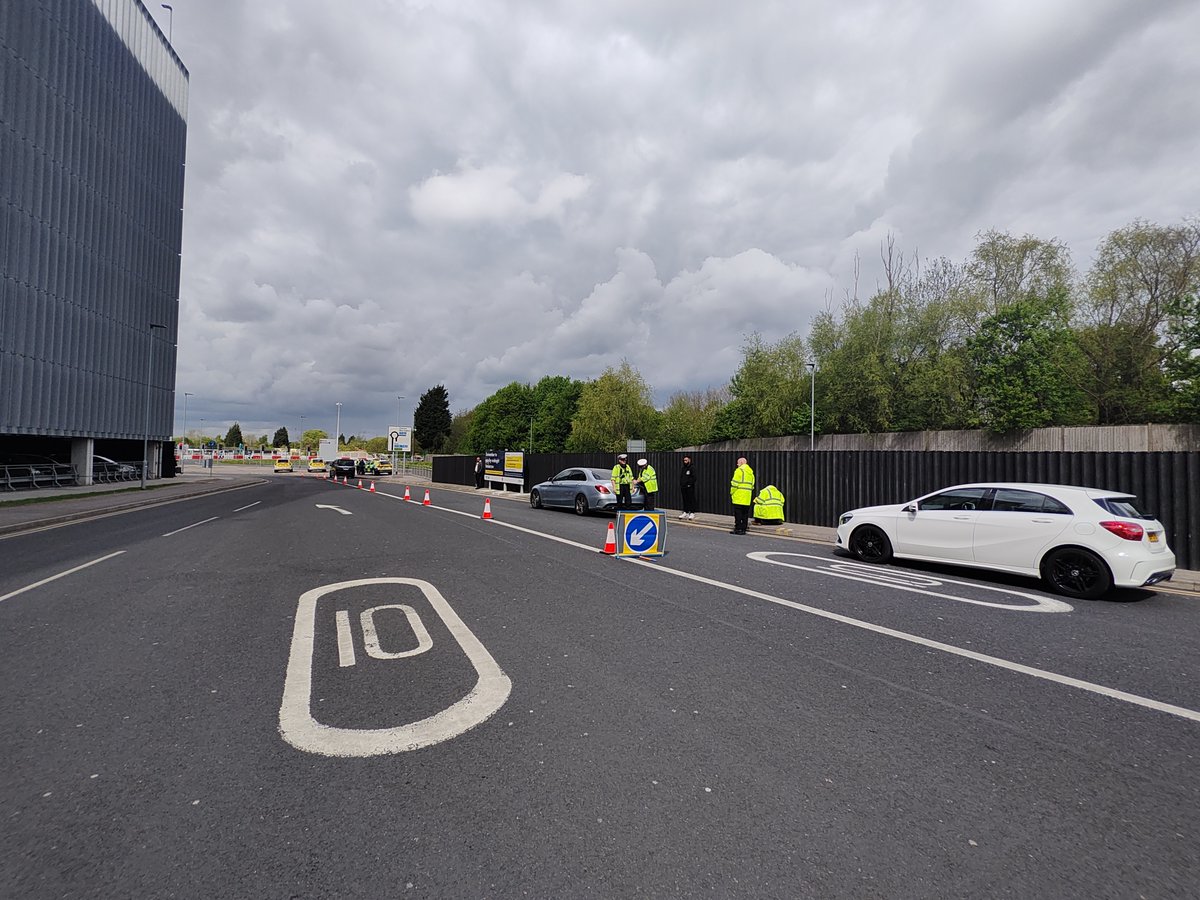 Officers from #CVU were working in partnership with <a href="/WVProtect/">WV Public Protection</a>  earlier today at Manchester Airport. During the operation, over 30 taxi checks were conducted, with 4 drivers receiving compliance notices and 1 driver having their taxi licence suspended. #visionzero