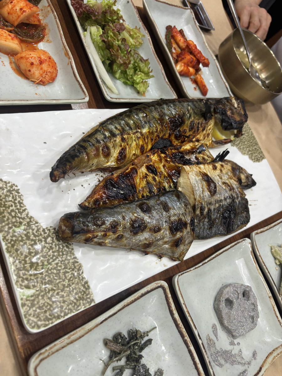 bangbb21's tweet photo. 방이동 맛집 
ジャンゴバンイ店
焼きサバおいしい
おかず美味しいほんま最高
🏠ソウル特別市 松坡区 芳荑洞 210 https://t.co/MnGuZQX3TU