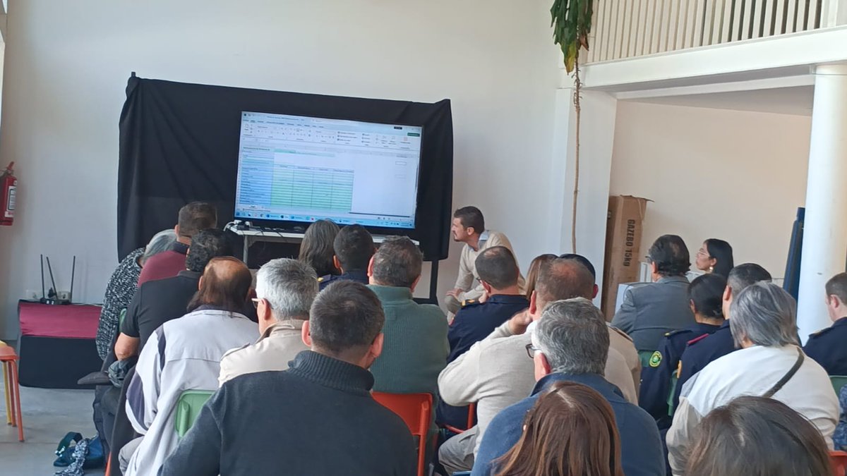 CanelonesSust's tweet photo. REUNIÓN CECOED  #Hoy se  realizó  en Las Piedras reunión de trabajo de CECOED Canelones donde se presentaron  nuevas autoridades. Se realizó  puesta a punto del estado  de los eventos climaticos. Se presentaron proyectos  con el fin de continuar avanzando. https://t.co/REa8KORLVK