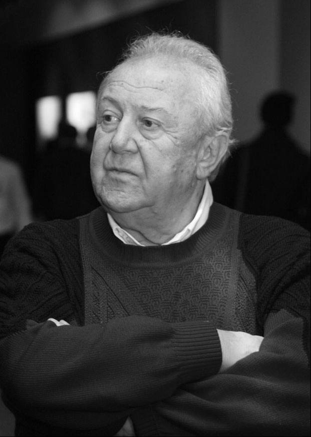 Среди его работ памятник Петру I, Аллея правителей России, "Слеза Скорби" в Нью-Йорке и многие другие.Умер Зураб Церетели, ему был 91 год.Художник-монументалист, скульптор, президент Российской академии художеств.