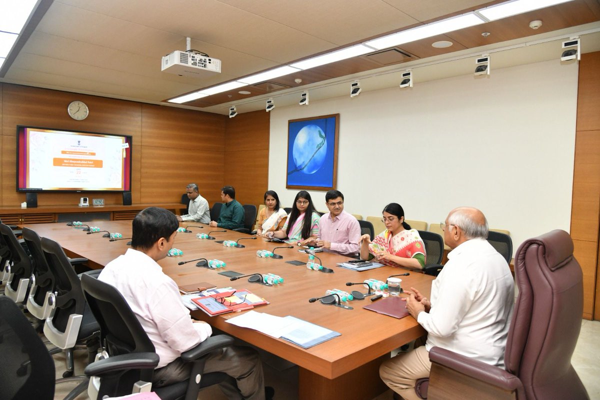 InfoGujarat's tweet photo. પત્રકારો અને સામાન્ય જનતા સરળતાથી વધુ સારી માહિતી મેળવી શકે તે માટેનો અભિગમ...
મુખ્યમંત્રી શ્રી ભૂપેન્દ્રભાઈ પટેલના હસ્તે માહિતી ખાતાની નવા કલેવર સાથેની યુઝર ફ્રેન્ડલી વેબસાઇટ https://t.co/CSe1FaX8el નું ગાંધીનગરમાં લૉન્ચિંગ...
#GujaratGovtInitiatives
#InformationAccessibility https://t.co/NYUudbUpvo