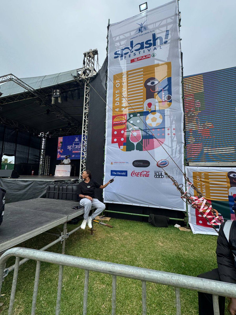 Thinking about how I decided I'm adding "stage manager" to my titles last year and proceeded to be exactly that for numerous festivals. This last weekend I was at it again...4days, 143 artists/groups, 200k people in attendance.
