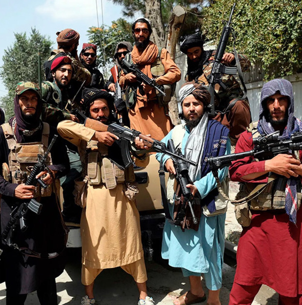 В России откроют турфирму "Талибан Тур" для поездок в Афганистан.

Заявку на регистрацию товарного знака подали в Роспатент. Компания будет отправлять группы от 3 до 5 человек на две недели, чтобы показать Кандагар и познакомить с афганской культурой.