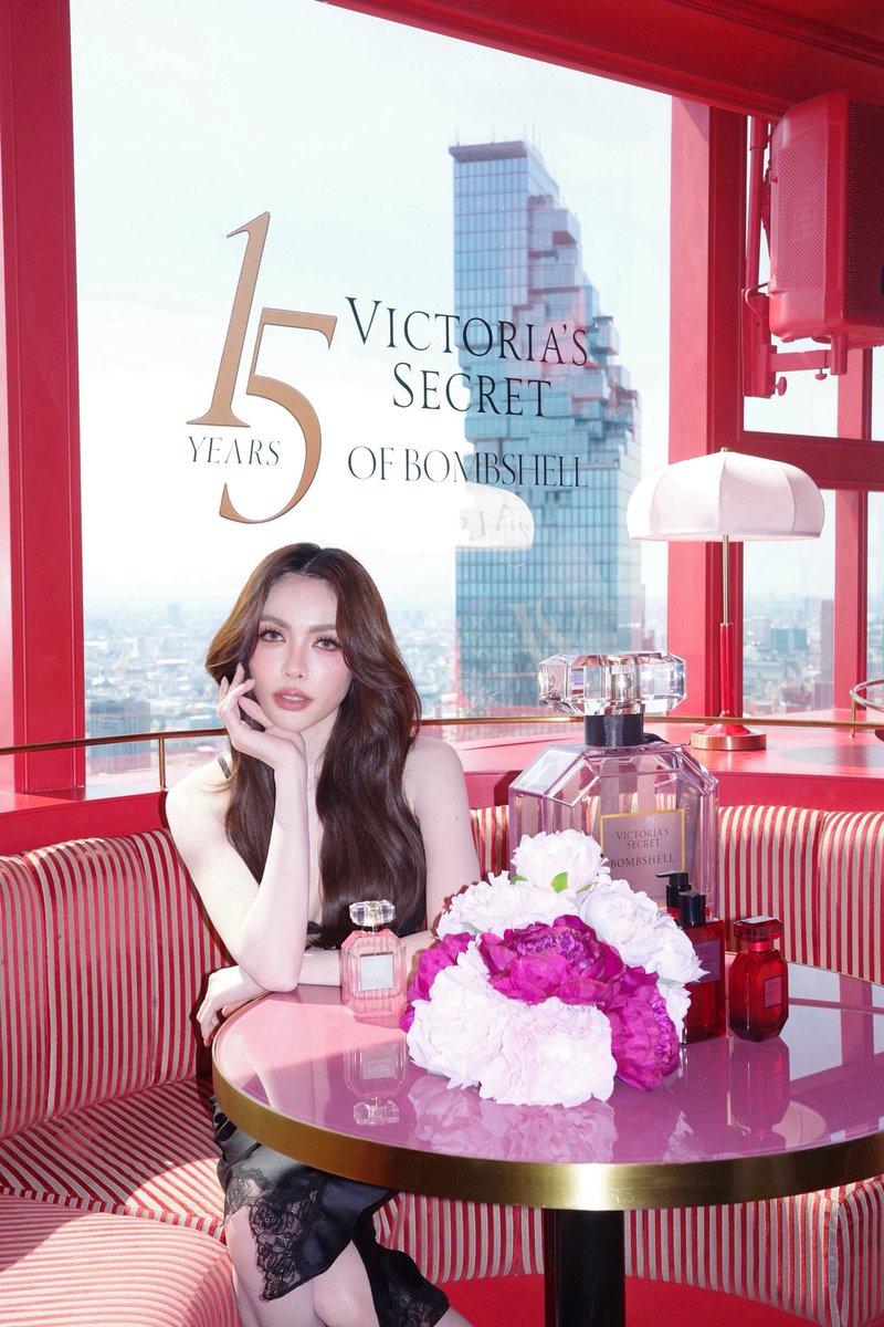 เห้ออออ เคยป่ะ... แบบเค้าสวย สวยจนดีไปหมด โพสต์วางโพสิชั่นท่าได้เพอร์เฟค สวยทุกอิริยาบท จนไม่รู้ชมอะไรแล้ว แต่ first impression คือสวยก่อนอันดับแรก ❤️‍🔥🫠🫠

CHARLOTTE X VS BOMBSHELL 
#VictoriasSecretXCharlotte