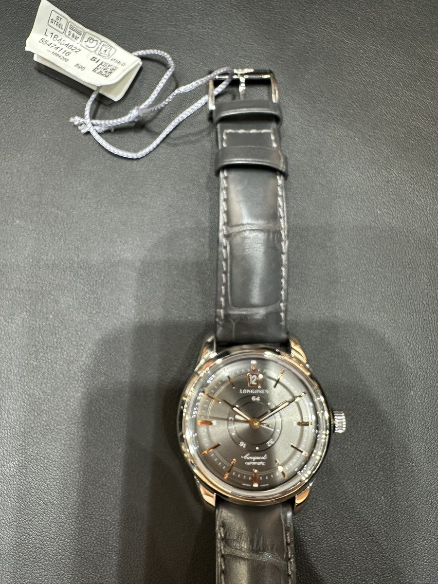 fikirmakinasi's tweet photo. 38mm Longines L16484622 modeli. 161k fiyatı var. Kordon rengi çok koyu bir gri. Ben çok beğendim. Yorumlayabilir misiniz? Bunun dışında başlangıç seviyesi bir saat istiyorum seiko5 veya tsuyosa olabilir. 38mm mevcut mu bu modellerde? Öneriniz ne olur başlangıç seviyesi için? https://t.co/5QCcvhiizd
