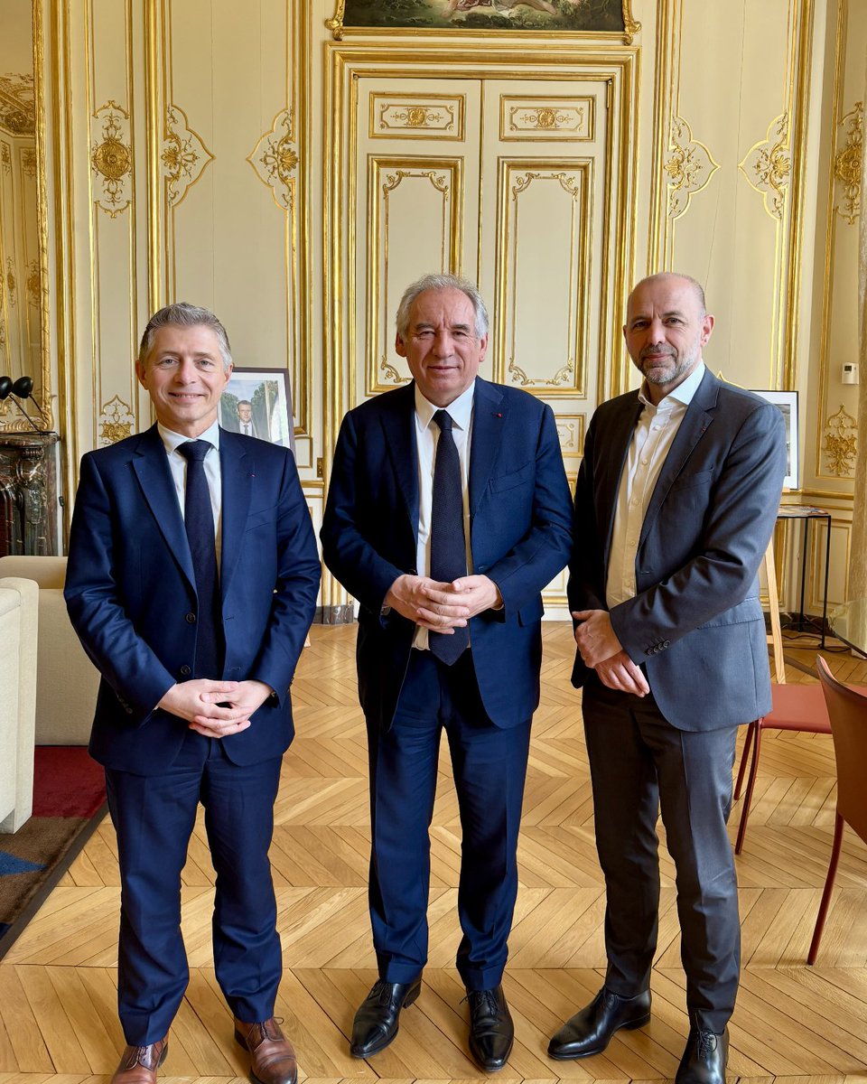 🏛️ 𝗩𝗜𝗟𝗟𝗘𝗦 𝗗𝗘 𝗙𝗥𝗔𝗡𝗖𝗘 𝗥𝗘𝗖̧𝗨𝗘 𝗣𝗔𝗥 𝗙𝗥𝗔𝗡𝗖̧𝗢𝗜𝗦 𝗕𝗔𝗬𝗥𝗢𝗨

<a href="/GilAverous/">Gil Avérous</a>, Président de <a href="/VillesdeFrance/">Villes de France</a>, et <a href="/JFDebat/">Jean-François Debat</a>, Président Délégué, ont été reçus à <a href="/Matignon/">Matignon</a> par le Premier ministre afin d’échanger sur les préoccupations des villes moyennes et de leurs