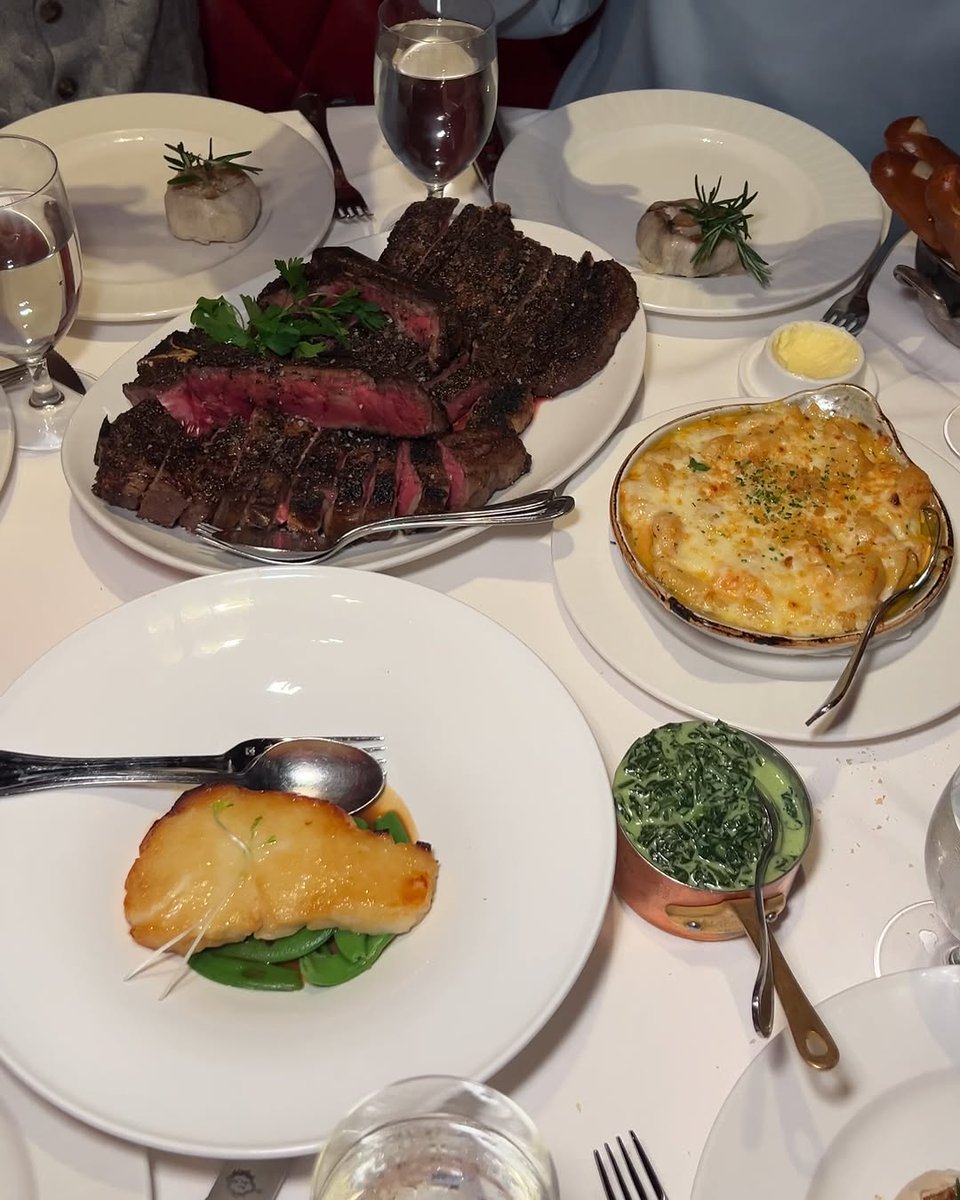 A table set with our steakhouse classics. 🤩
📸 - tadatravels