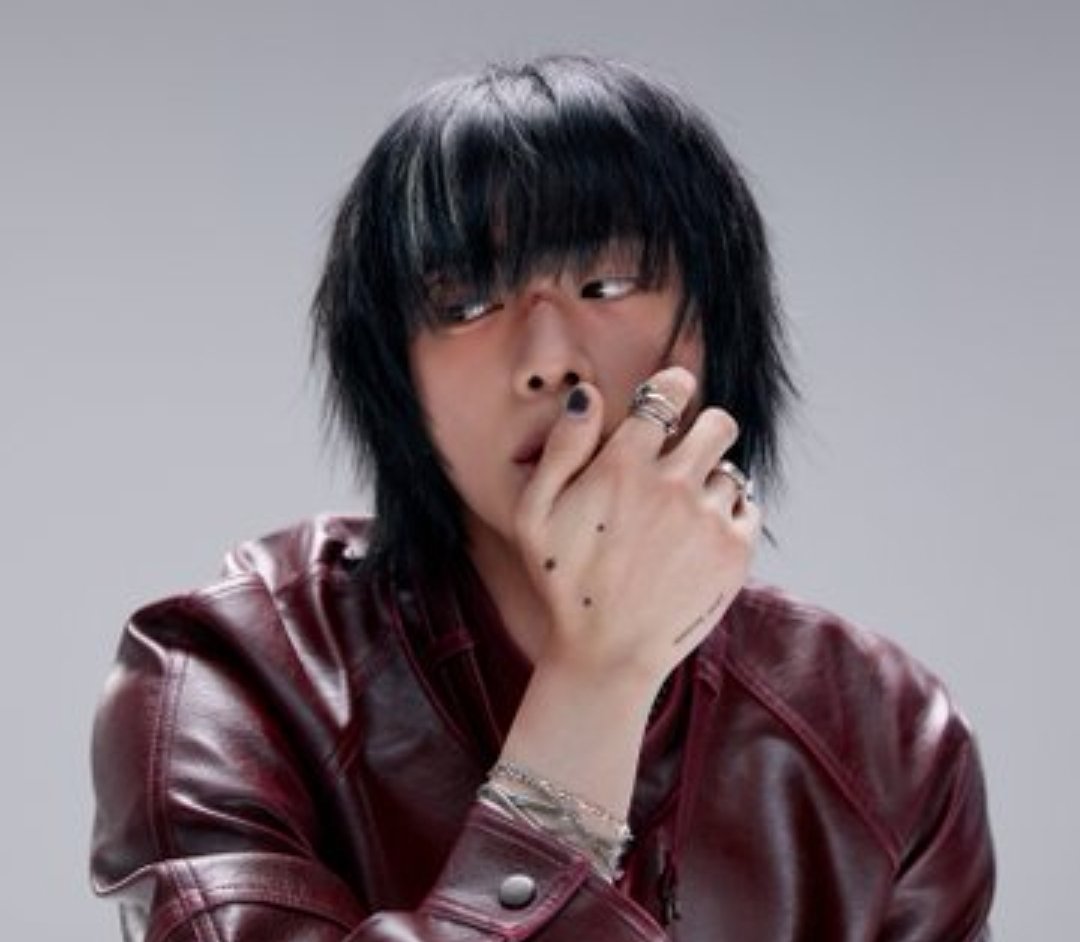 AboutMusicYT's tweet image. Jin is a rockstar in new concept photos for Echo.