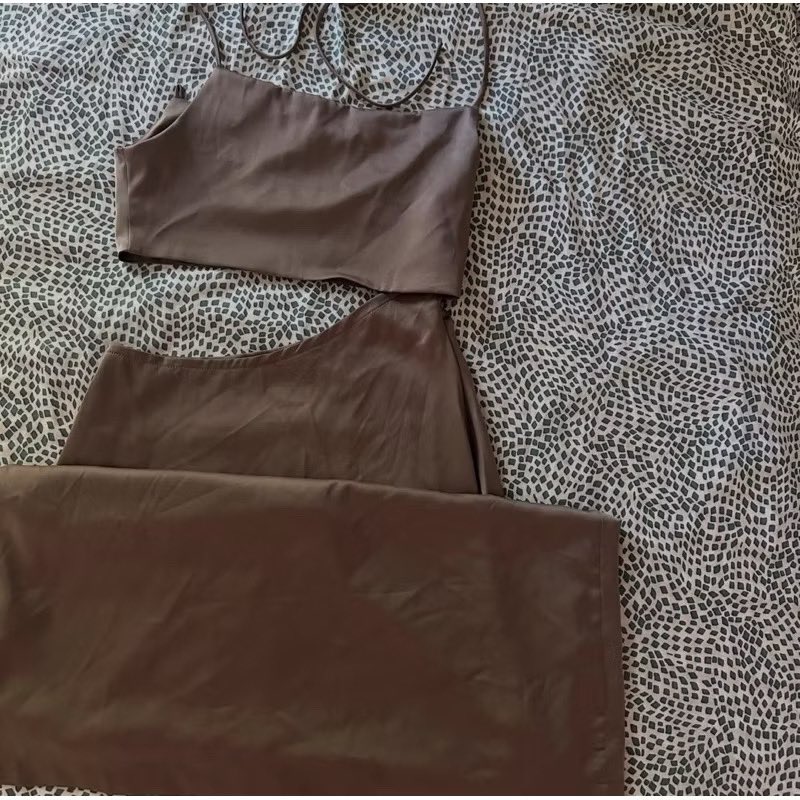 satstuday's tweet photo. ส่งต่อ #dressfriendsbybf  ใส่ไป 1 ครั้งค่า ⭐️ ส่งต่อ 800 บาท free shipping (from 1490 บาท)
Kim Satin Dress สี Ash size m ✨👗
(อก 33-34 นิ้ว เอว 26-27นิ้ว สะโพก 37-38นิ้ว ยาว 47นิ้ว)
💌สอบถาม-สั่งซื้อ dm ka #ส่งต่อ #dressfriendsbybfส่งต่อ #เสื้อผ้ามือสองสภาพดี #usedlikenew https://t.co/OfEBi9K1Mx