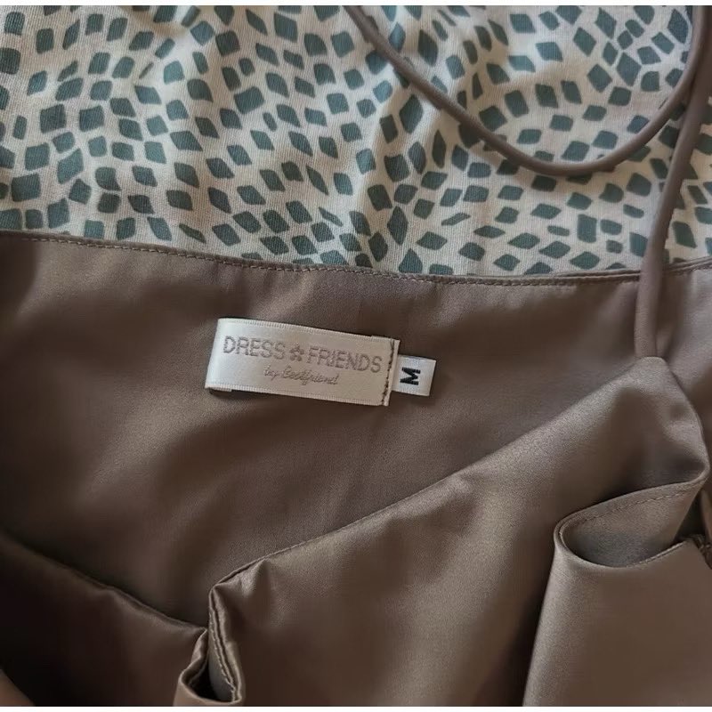 satstuday's tweet photo. ส่งต่อ #dressfriendsbybf  ใส่ไป 1 ครั้งค่า ⭐️ ส่งต่อ 800 บาท free shipping (from 1490 บาท)
Kim Satin Dress สี Ash size m ✨👗
(อก 33-34 นิ้ว เอว 26-27นิ้ว สะโพก 37-38นิ้ว ยาว 47นิ้ว)
💌สอบถาม-สั่งซื้อ dm ka #ส่งต่อ #dressfriendsbybfส่งต่อ #เสื้อผ้ามือสองสภาพดี #usedlikenew https://t.co/OfEBi9K1Mx