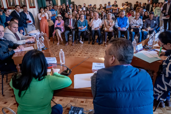 ADNoticiasMex's tweet photo. 🗣 | Experto explica por qué son tan codiciados los cargos de autoridades auxiliares en #Toluca

Aldo Muñoz Armenta, investigador de la #UAEMéx, explicó a ADNoticias que, aunque no reciben un salario, #delegados, #subdelegados y miembros del #COPACI tienen formas de obtener ingresos desde estos puestos. 💰

🔗 Te contamos: https://t.co/ROMcGhDhM2