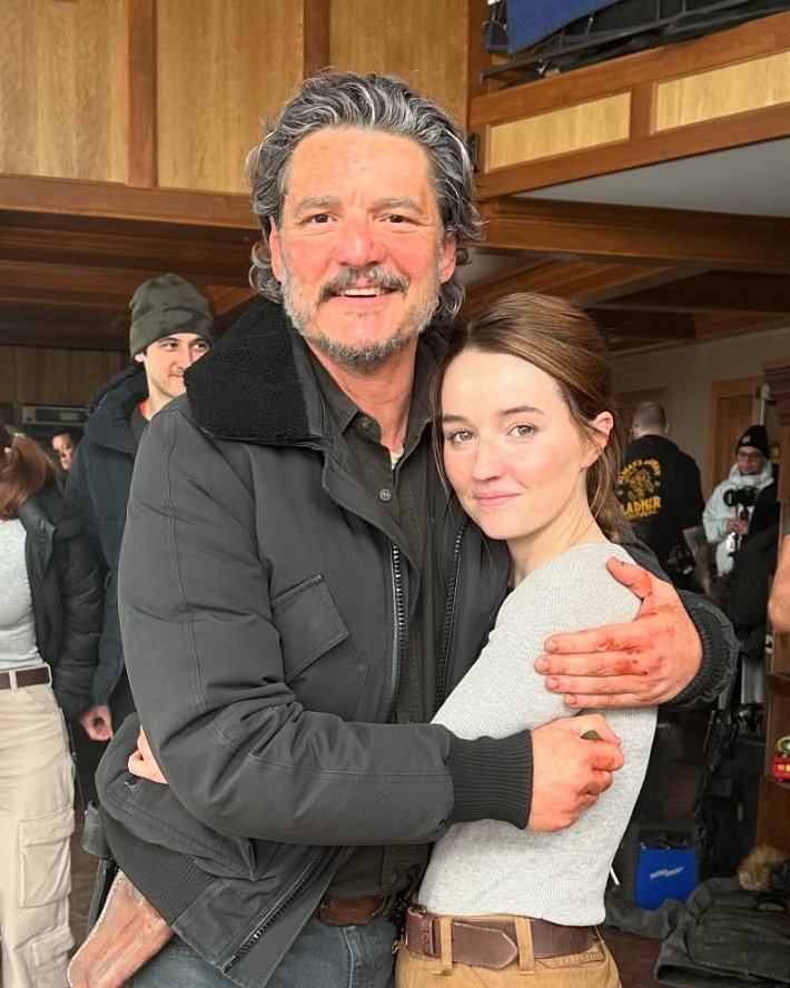 somosgeeksnews's tweet photo. Como 2 gotas de agua... 
Kaitlyn Dever se parece mas a Ellie que a Abby. https://t.co/zYjZNIPJUN