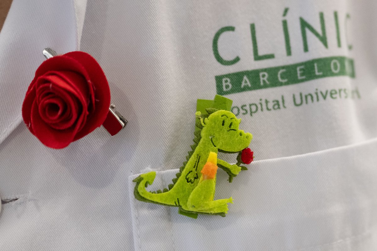 📖🌹 Aquest #SantJordi, omplim el #CLÍNIC de llibres, roses i cultura:

🐲Taula de bescanvi de llibres i parada d’escriptors/es professionals
🐲Actuació del Cor del Clínic
🐲Acte institucional amb presentació de llibre i lliurament de premis del Campus
🐲Concert de piano amb