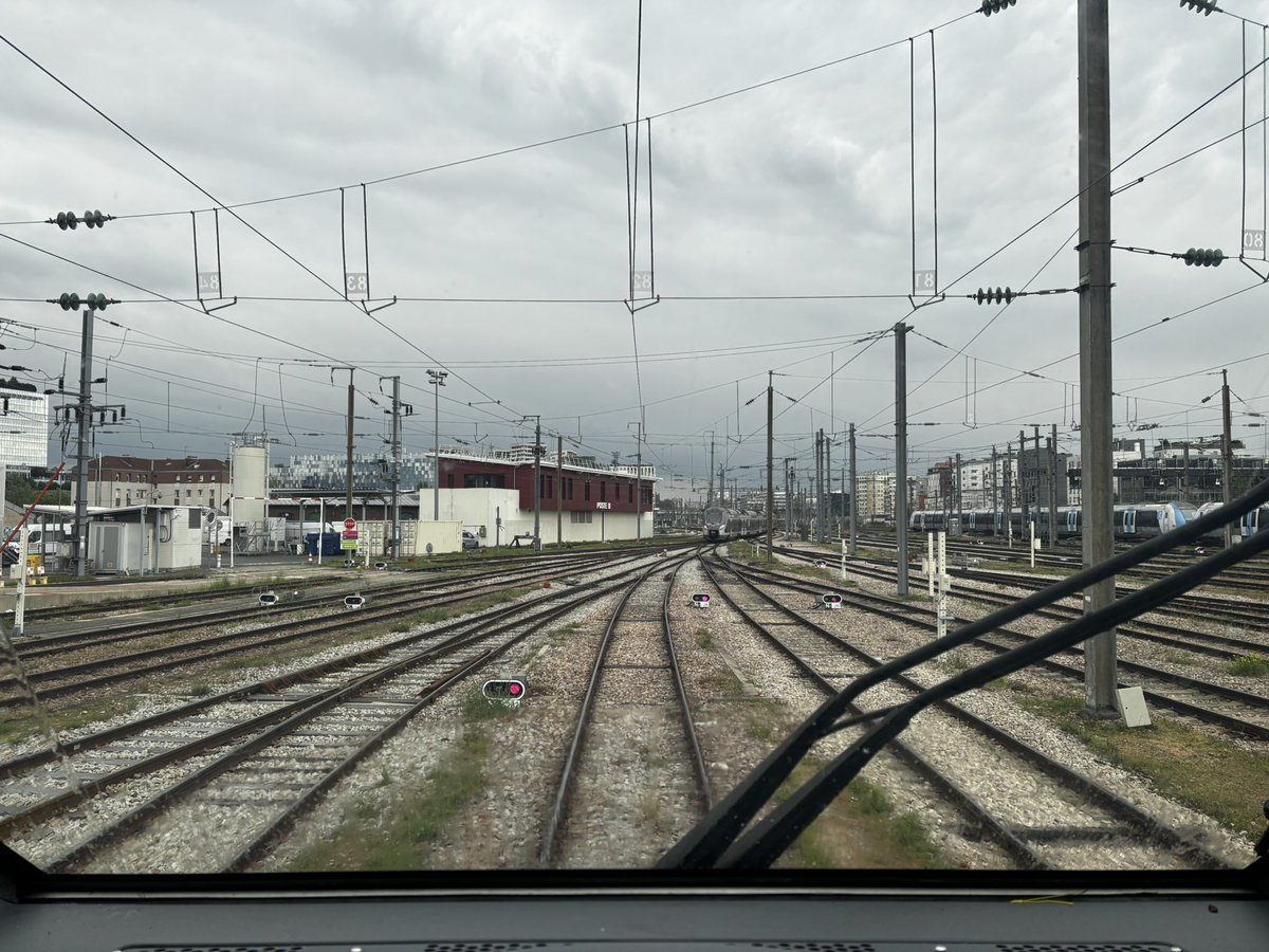 Bonsoir à tous 👋, je vous prépare à l’abri des perturbations (pour l’instant 😅) votre 🚊NOMAD 3️⃣3️⃣5️⃣3️⃣ <a href="/train_nomad/">SNCF NOMAD TRAIN</a> pour vous conduire jusqu’à Caen 😉
Belle soirée et bon courage face à cette soirée perturbée 😔 ☁️ 
<a href="/udupc14/">🚅UDUPC : Usagers du Paris-Caen-Cherbourg</a> <a href="/UsagersSNCF/">UsagerSNCF - #ADURN ParisRouenLeHavre</a> <a href="/defenseaxessud1/">Défense des axes ferroviaires sud Normandie</a> <a href="/SNCFVoyageurs/">SNCF Voyageurs</a>