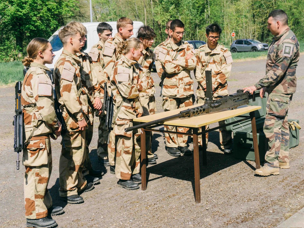 A l'occasion d'une période militaire Terre, des jeunes de toute la France ont découvert les valeurs de notre institution et les traditions d'Esterhazy.

#PreparationMilitaireTerre