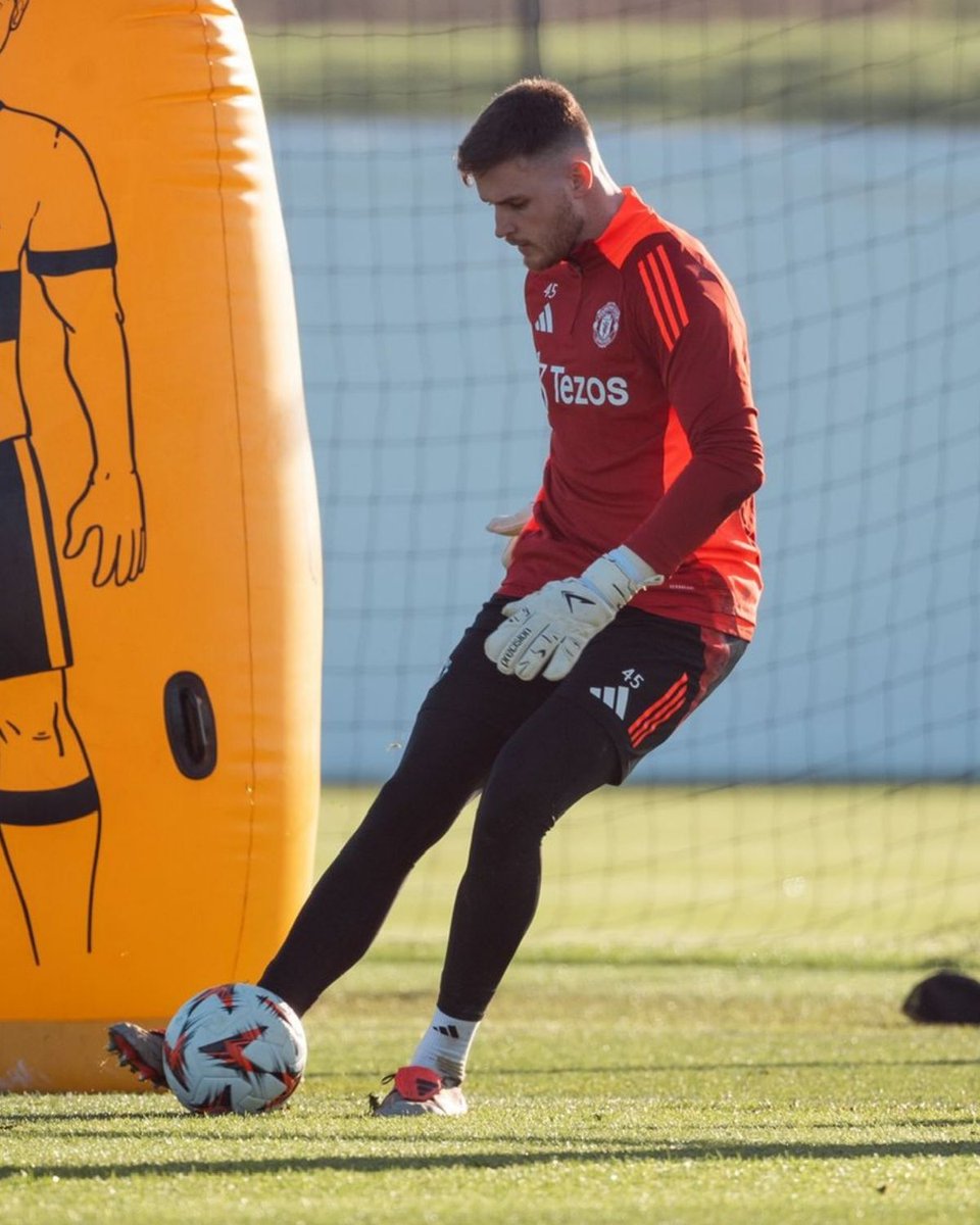 We’re excited to announce we have resigned Dermot Mee as a Precision ambassador!📝✍🏼

#precisiontraining #seriousaboutsport #ambassador #seriousaboutsport #manchesterunited #football #renewed contract #gk #goalkeeper #goalkeepergloves