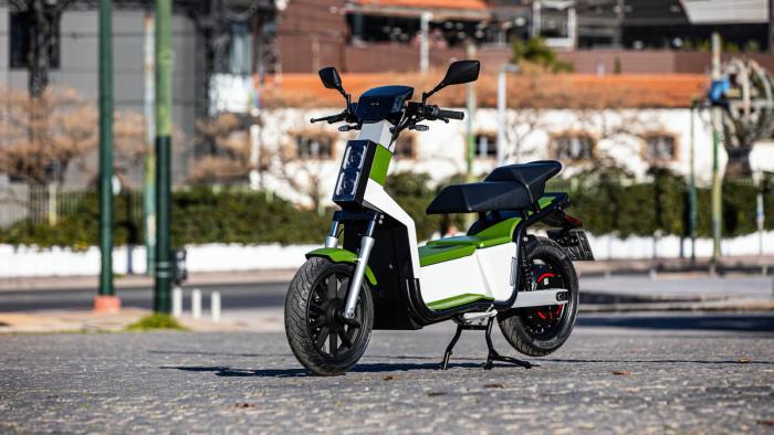 Το NOOS της Πετρόπουλος, το πρώτο ηλεκτροκίνητο μηχανάκι που κατασκευάζεται στην Μεταμόρφωση Αττικής, μόλις κυκλοφόρησε!

Σύμφωνα με το Car &amp; Motor, θα παραχθούν σε πρώτη φάση περί τα 5.000 τεμάχια που θα απευθύνονται στην εσωτερική αγορά.

#Ελλάδα 
#Βιομηχανία