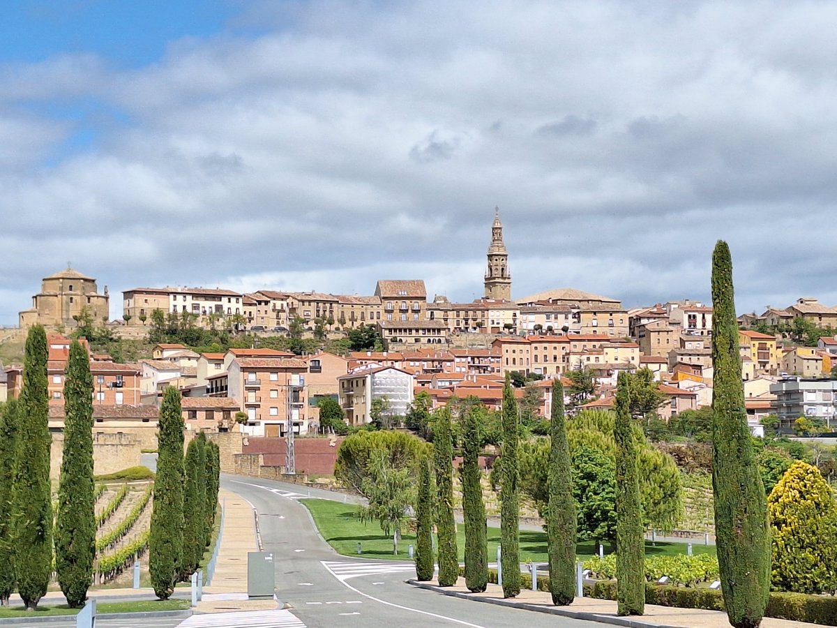 There's more to Rioja than just wine! Explore these medieval villages, dine at Michelin restaurants, and visit wineries not on the beaten path: epicureanexpats.com/medieval-villa… 
#travel #TravelTuesday #winelovers #Rioja