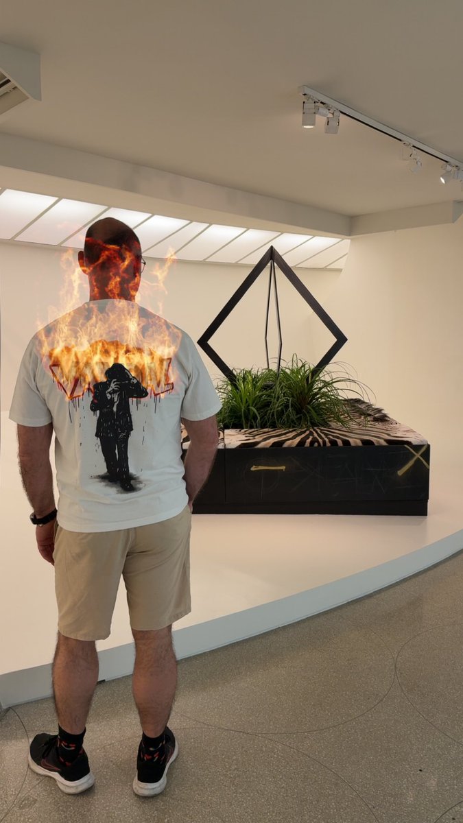 ✖️ Riccard⭕️ Bacc⭕️lini ✖️ 🇮🇹 (@ribak75) on Twitter photo Greetings from the <a href="/Guggenheim/">Guggenheim New York</a> in NYC! Today I got the chance to wear for the first time my Vandal T-shirt by <a href="/NickWalker1969/">Nick Walker</a>! Thanks Nick and thanks @elmonx_officialand @jacobelmonfor the opportunity to wear a real work of art! Greetings from the <a href="/Guggenheim/">Guggenheim New York</a> in NYC! Today I got the chance to wear for the first time my Vandal T-shirt by <a href="/NickWalker1969/">Nick Walker</a>! Thanks Nick and thanks @elmonx_officialand @jacobelmonfor the opportunity to wear a real work of art!