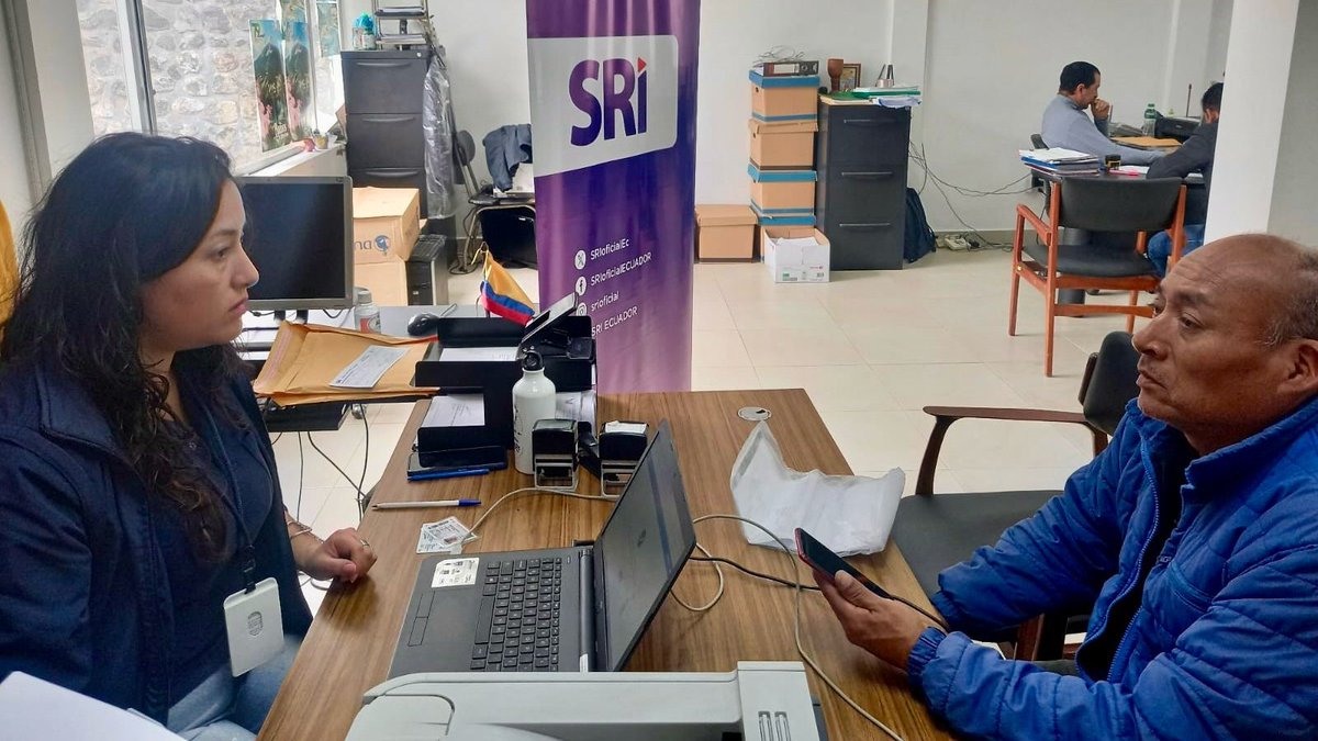 #SRIzonal3 

Atendemos inquietudes tributarias de la ciudadanía, en el cantón #BañosDeAguaSanta.

Con nuestra #BrigadaMóvil generamos claves, inscripción y actualización del RUC, entre otros servicios. 

#ElNuevoEcuador