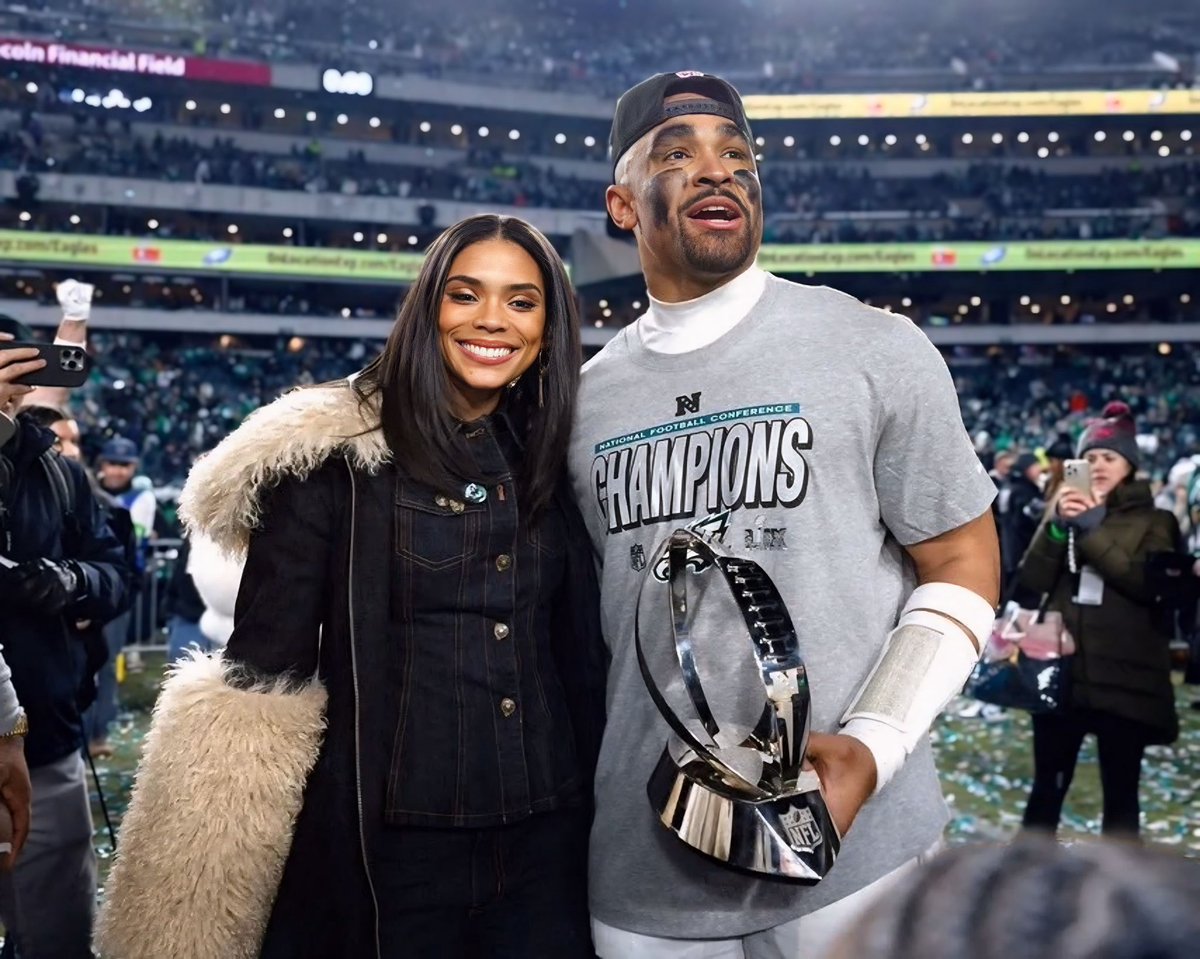 Philadelphia Eagles Central (@pheaglescentral) on Twitter photo TRENDING: Jalen Hurts officially got married to longtime girlfriend Bry Burrows this spring, according to <a href="/MensHealthMag/">Men's Health Mag</a>.
2 rings in 2 months. TRENDING: Jalen Hurts officially got married to longtime girlfriend Bry Burrows this spring, according to <a href="/MensHealthMag/">Men's Health Mag</a>.
2 rings in 2 months.