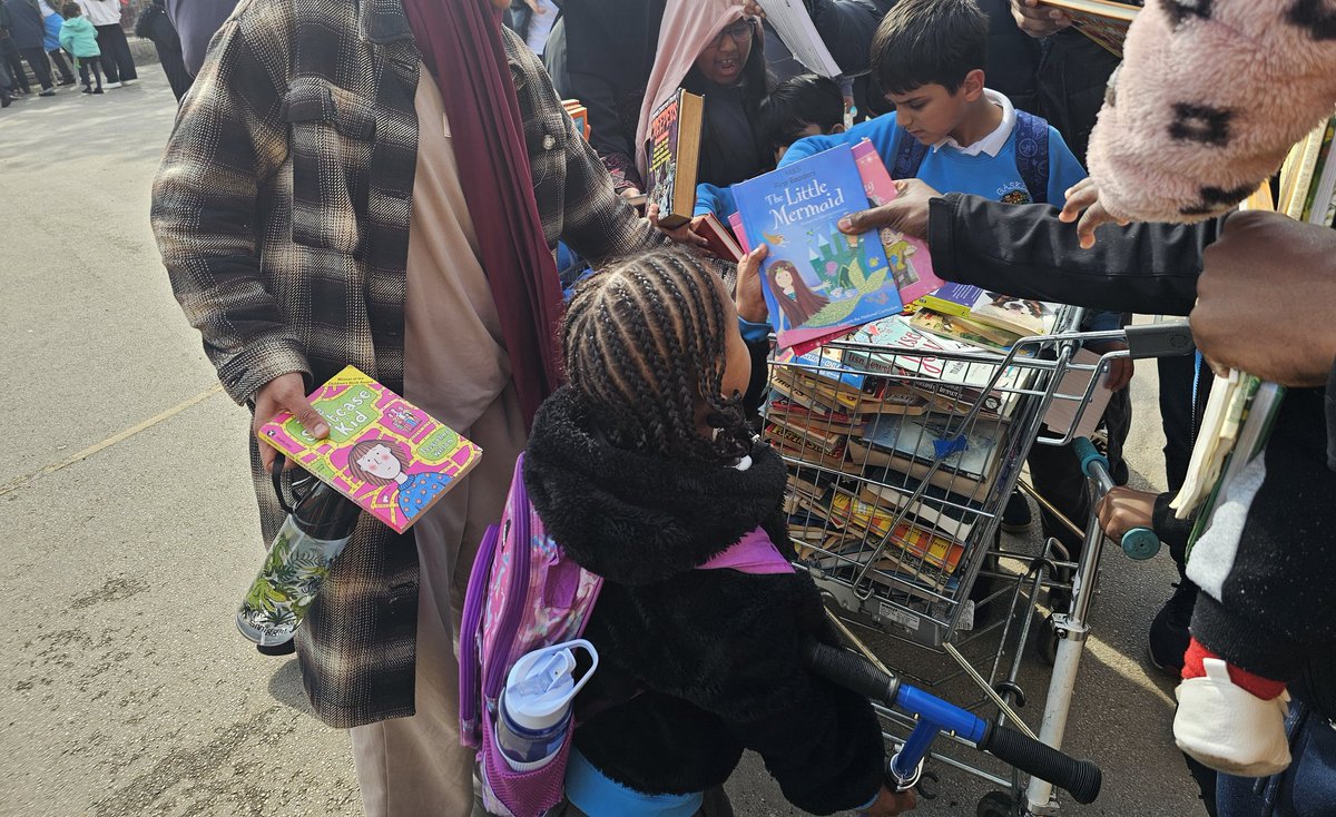 Free books! Thankyou to <a href="/AsdaBolton/">Community Champion</a>