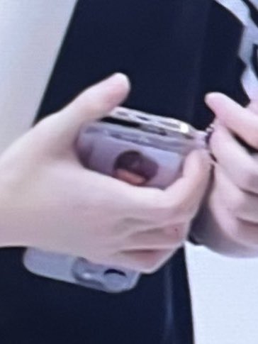 Thesundaly's tweet image. ห้ะ เราจะเก็บการ์ดหน้าเพื่อนไว้หลังเคสทรศ.ที่เห็นตลอดเวลาทำไมวะ ถ้าไม่ใช่....