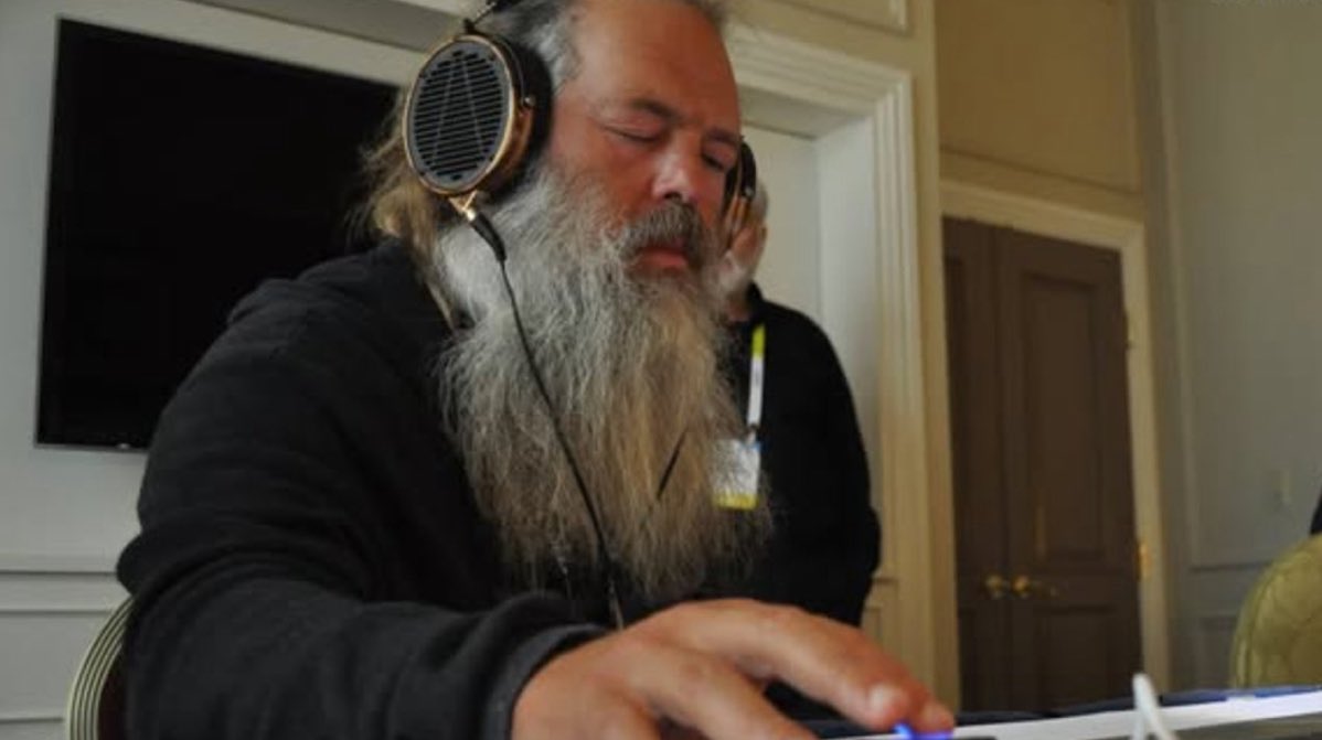 You Check Kalodata

For ‘Inspiration’

On your $4000 Macbook Pro

Infront of your Standing Desk

with Blue Light Blockers

Zyns for the ‘Focus’ ☝🏼

To find New Offers

I Sit in my Wooden Chair (not ergonomic)

Made by Italians in 1949

Thinking about Deep Mass Desires 

Of my