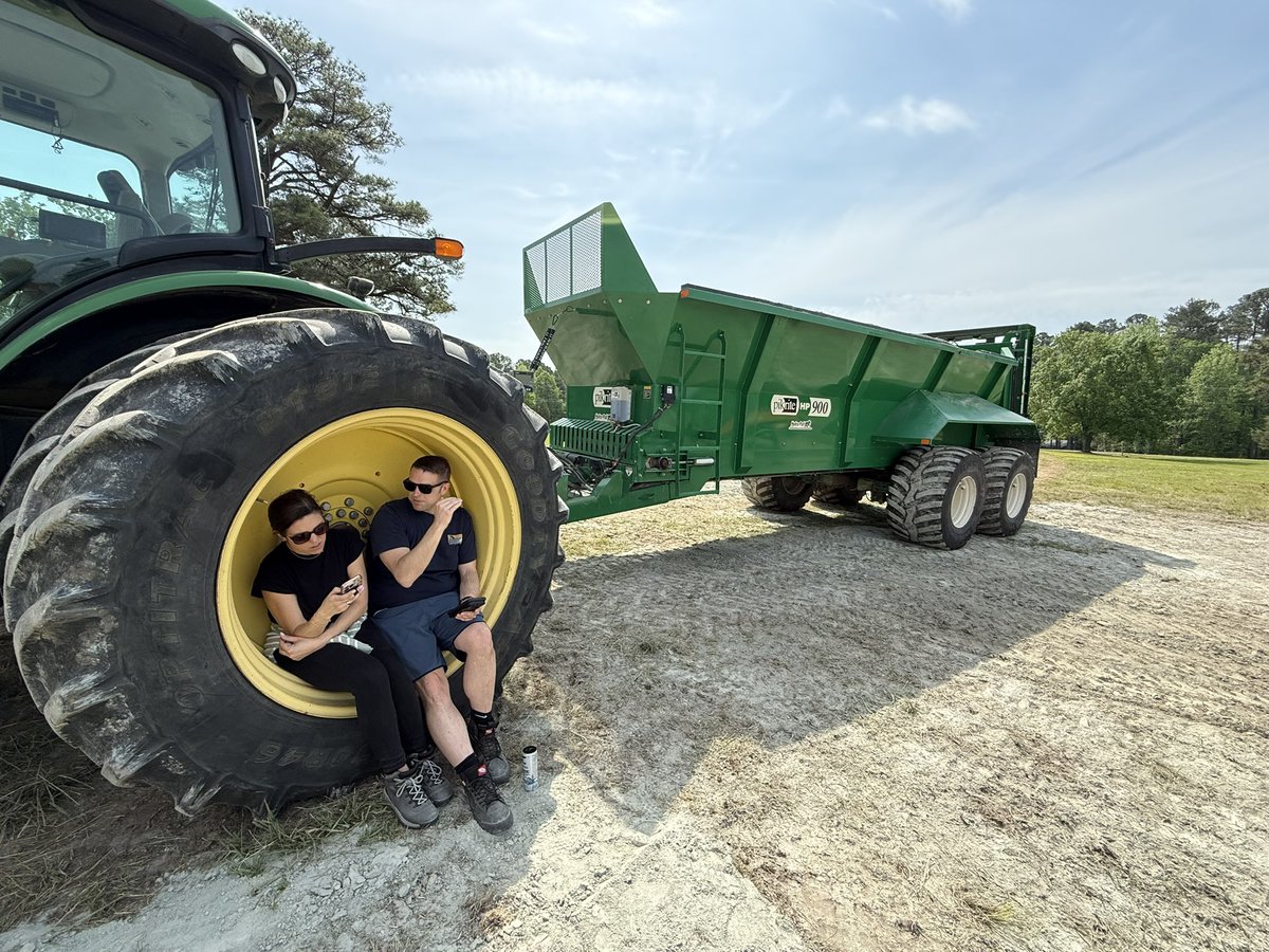 Still here at the farm ahead of <a href="/TheView/">The View</a> - love watching my producers <a href="/SamWnek/">Sam Wnek</a> <a href="/DanManWX/">Dan Manzo</a> get comfy — don’t worry, everything is turned off.