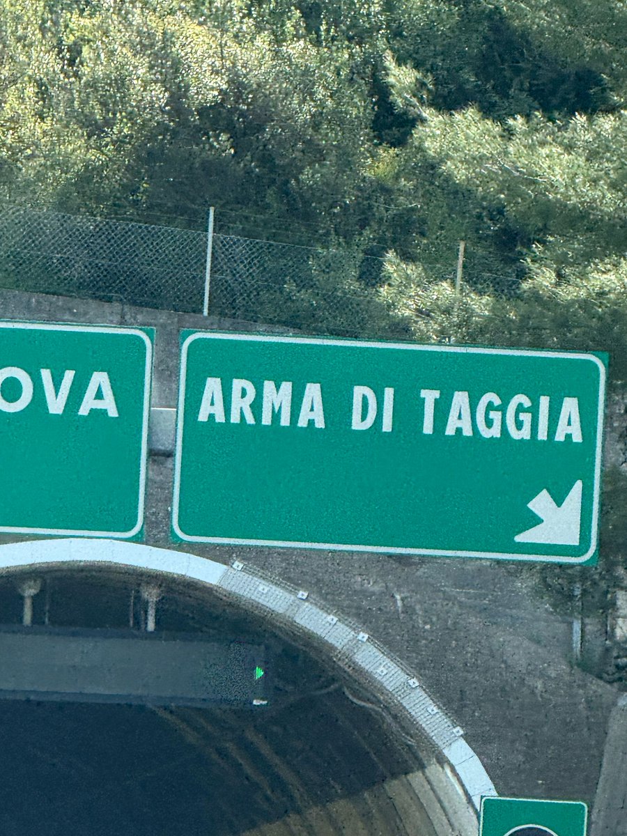 A Sergio, senti st'olive taggiasche come so. Come so? Ehm... So taggiasche 😂😂😂