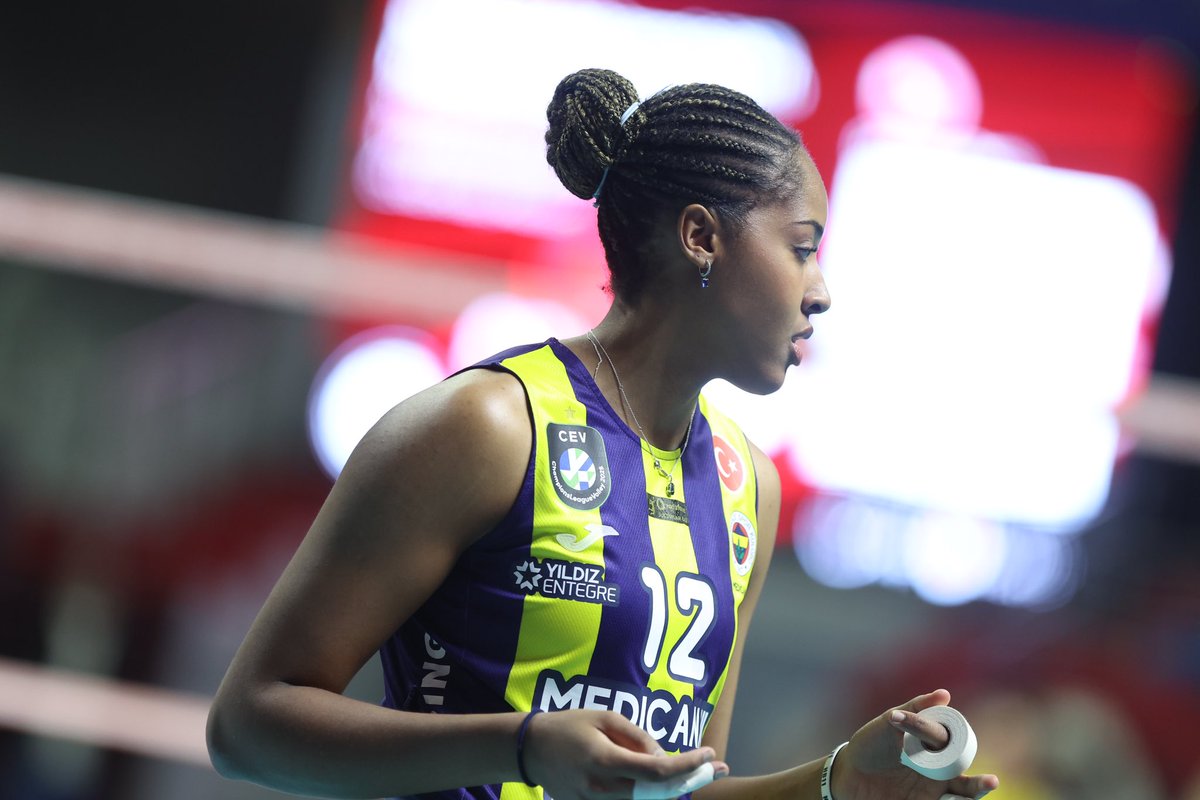 FBvoleybol's tweet image. Isınma bölümündeyiz! 💛💙

#SarıMelekler