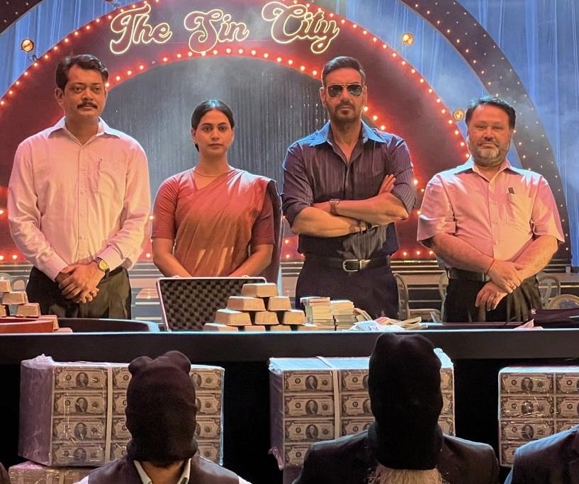 madhvendra_jha's tweet image. #Raid2 ❤️🔥
In the same frame with the Boss. #AjayDevgn #HoneySingh #MoneyMoney