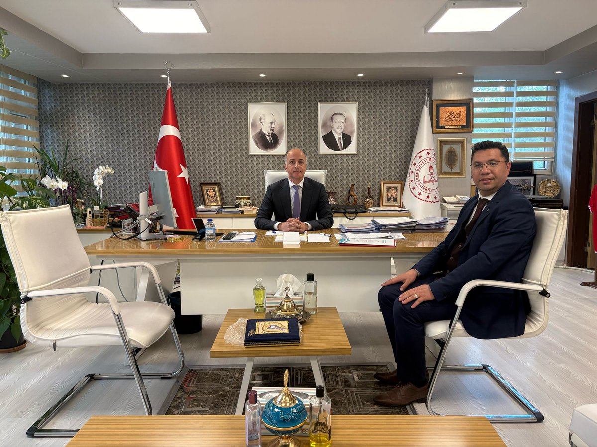 İlçe Millî Eğitim Müdürümüz Kemal YILDIRIM, Bakanlığımız İnşaat ve Emlak Genel Müdürü Özcan DUMAN’ı makamında ziyaret etti.