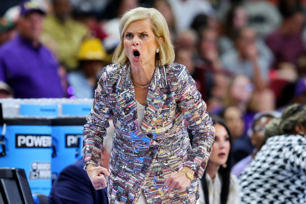Way-Too-Early 2025-2026 Rankings🚨

1. South Carolina🐔
2. UConn🐶
3. Texas🐮
4. UCLA🐻
5. LSU🐯
6. Oklahoma🔴
7. Duke👿
8. Tennessee🍊 
9. Maryland🐢
10. Vanderbilt⚓️

*Updated but subject to change based on the final developments of the portal*