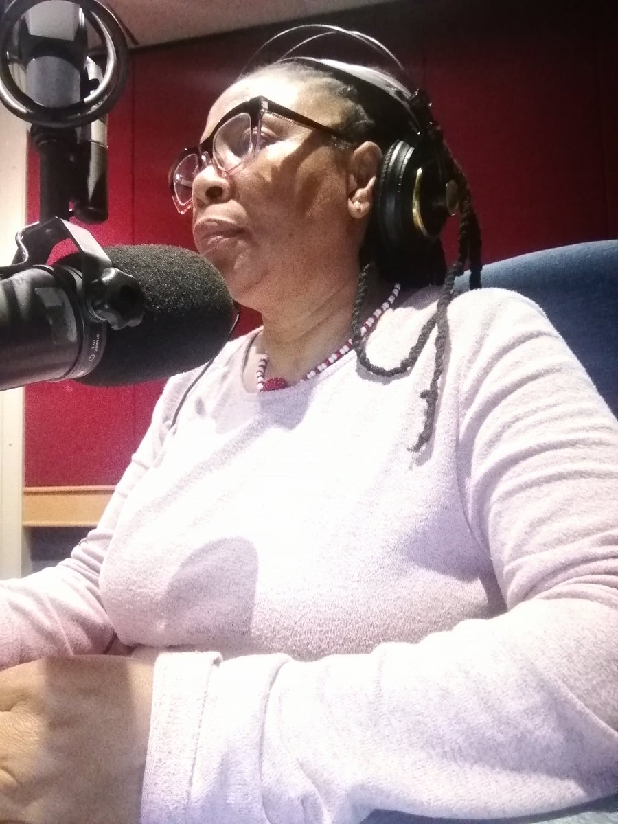 Khumbuzile2's tweet photo. Liyabingelela ikhehla on the airwaves. I'm on the @SAfmRadio newsdesk this evening. https://t.co/QQzPK6xaKC