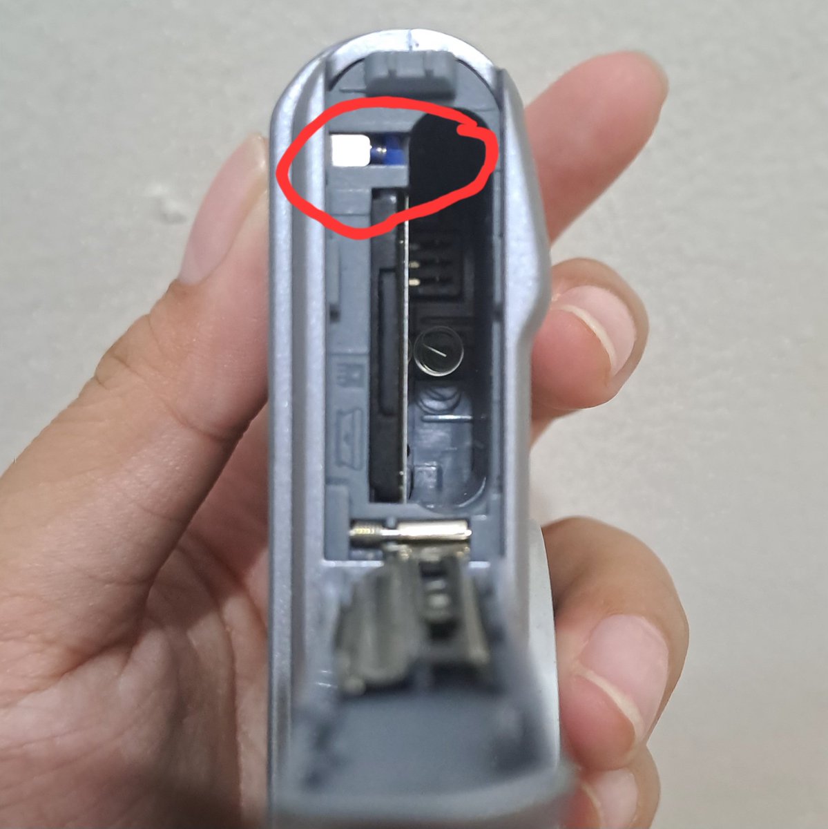 WTS DIGICAM / kamera 
★ samsung es91 

price : 650.000
• kelengkapan : kamera, baterai, memori, cas

minus nya sesuai yang di foto yaa untuk garis hitam layar itu gak mempengaruhi hasil jadi aman saja, detail nya nanti aku taruh link drive 👇🏻