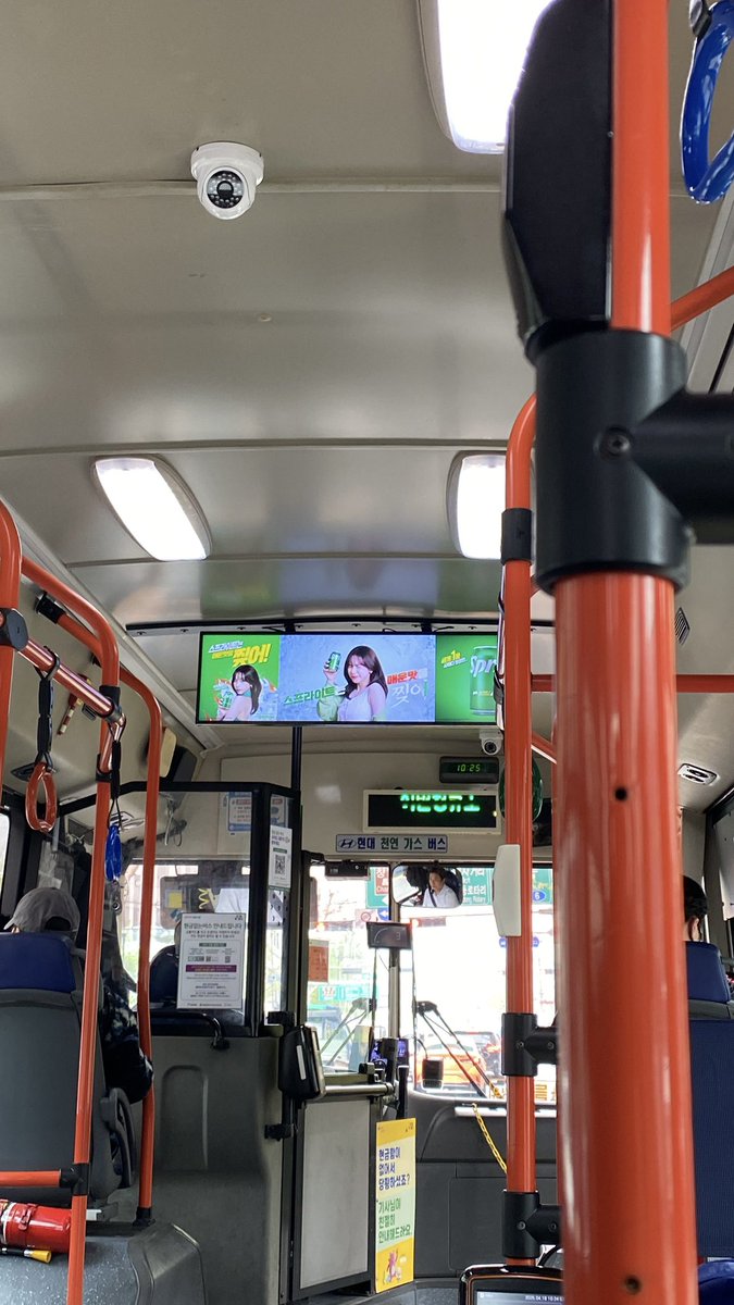 Imagine being a njz aespa anti and going to sk thinking nobody likes them 😂 you will not only see them everywhere you will  hear their music everywhere too