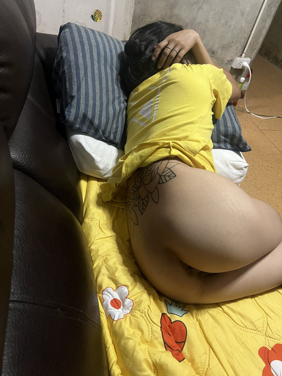 นอนดูซีรี่ ❎

นอนอ่อยผัว  ✅ 

😋😋😋