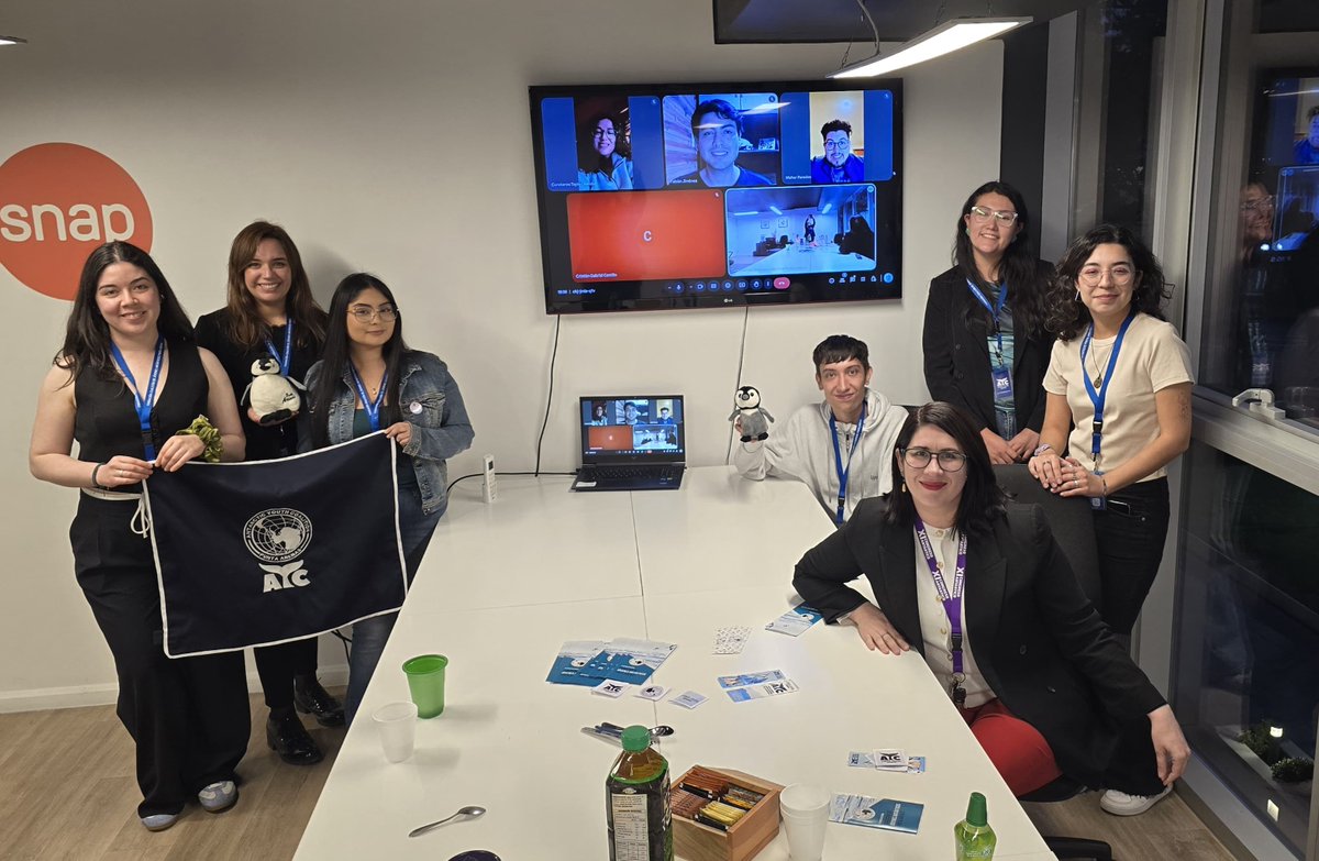 Fortaleciendo redes 🇦🇶💪 ¡Ahora <a href="/ayc_puq/">AYC Punta Arenas 🇦🇶</a> también está en #Santiago! 

Agradecemos a <a href="/MilenioBASE/">Instituto Milenio BASE</a> por recibirnos en su oficina de comunicaciones para conversar sobre futuros proyectos e iniciativas de colaboración