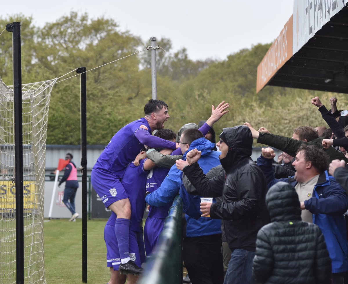 CalRP2's tweet image. Special club! A season to remember🤍🖤
@MerthyrTownFC
