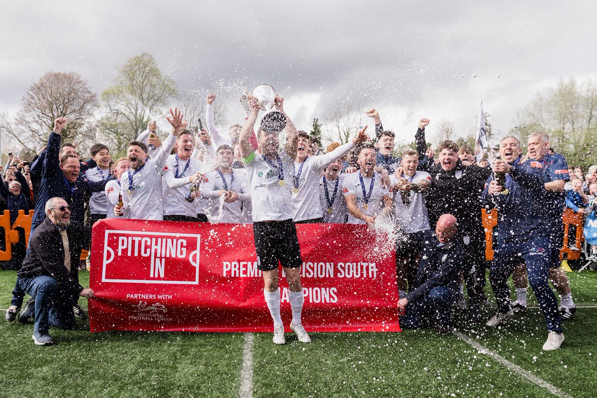 CalRP2's tweet image. Special club! A season to remember🤍🖤
@MerthyrTownFC