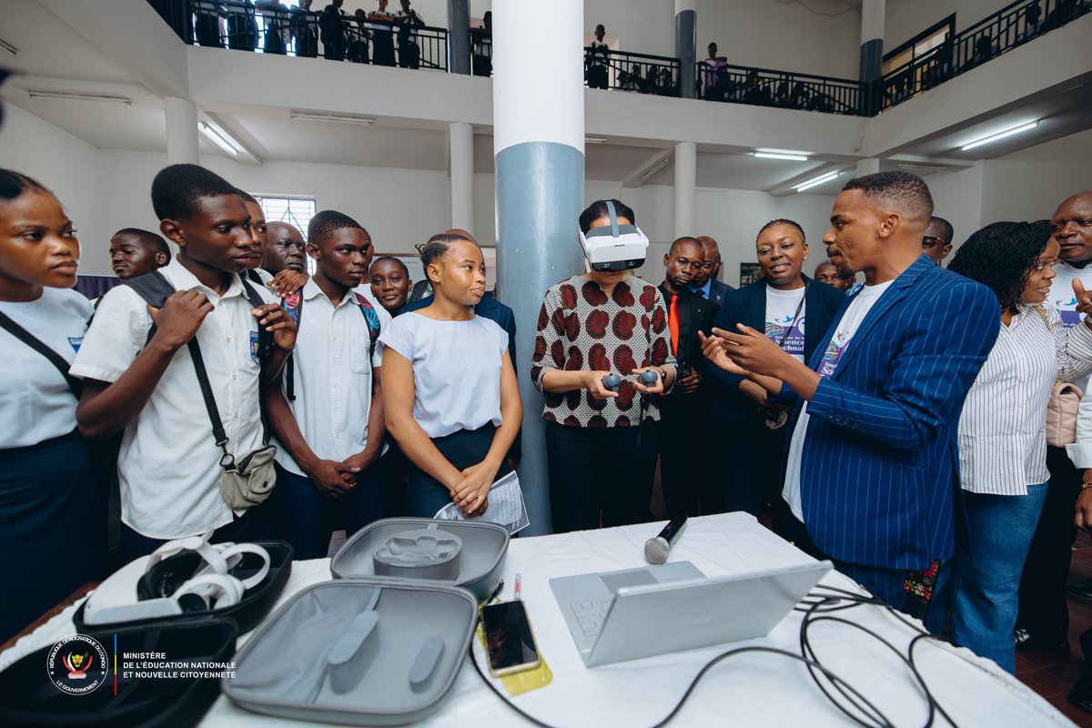 Accompagnée du vice Ministre <a href="/Kezamudru_Jp/">Kezamudru Jean-Pierre</a>, la MinEtat <a href="/malu_raissa/">Raïssa Malu</a> a visité plusieurs écoles ce 22 avril à Kinshasa dans le cadre de la 12e édition de la #SemaineDeLaScience (<a href="/ScienceRDC/">Semaine Science RDC</a>). 

En rupture avec les années précédentes, l’édition 2025 a substitué le village de la